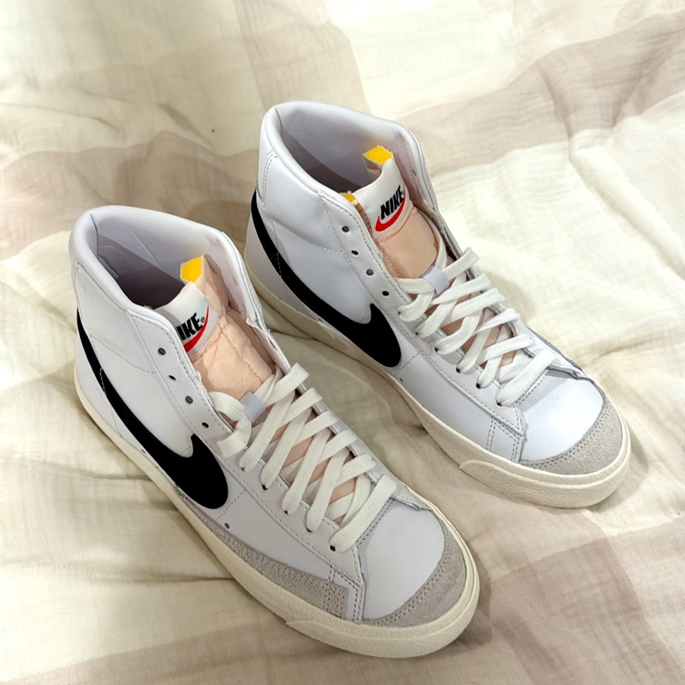 Nike Blazer Mid 77’ BRAND NEW!!